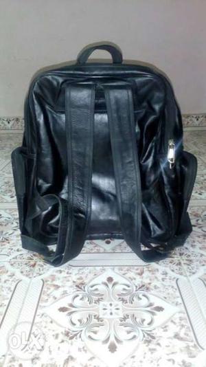 Genuine leather Bag with perfect condition.