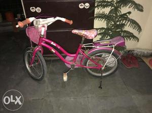 Girls barbie cycle ideal for 5-8 year girl