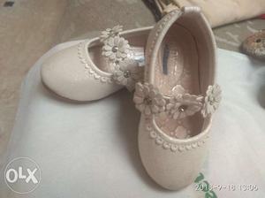 Girls sandals wore only once