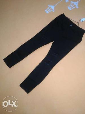 New black colour mid waist ripped jeans in size