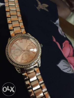 Rose gold watch in good workimg condition