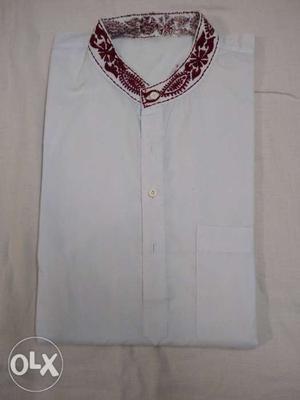 White KURTA PAJAMA collar embroidery. SIZE XL