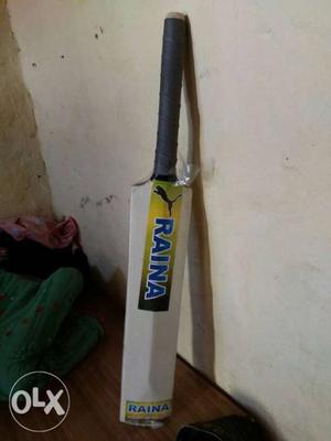 4 foot size bat & new 2 days old urgent sell