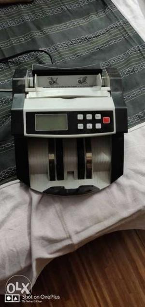 Counting Machine for sale in excellent condition.