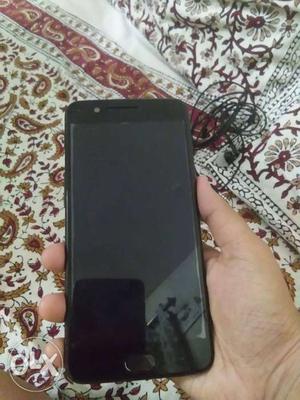 One plus 5 phone. In very good working condition.
