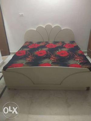 6 by 6 a good bed with mattress. it comes with