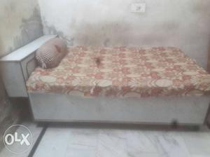 A good condition single master bed of 4by6.