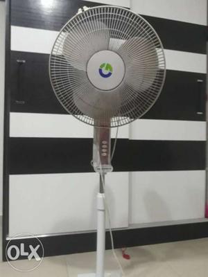 Crompton Greaves Adjustable height table fan for