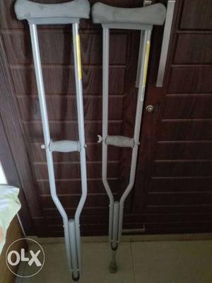 Crutches, as good as new (used for 17 days)
