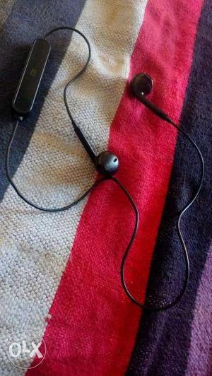 Earphone with bluetooth attach good condition no