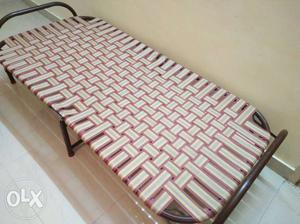Folding bed in very good condition for urgent
