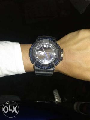 G shock black colour watch in good condition