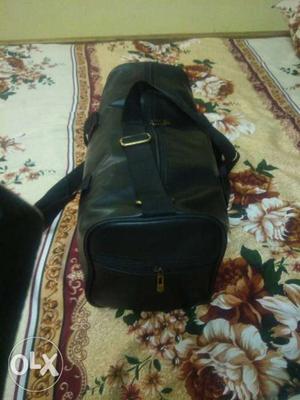 Gym Bag local leather in black colour