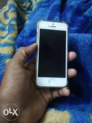 I phone 16GB good condition Everything workings cable
