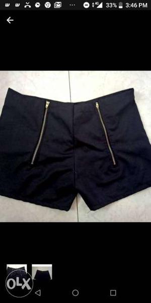 Medium size shorts,has front two zip