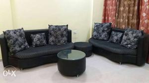 Sofa set with round centre table