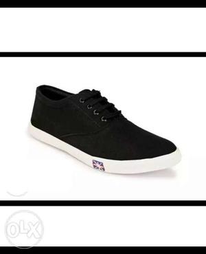Unpaired Black And White Low-top Sneaker