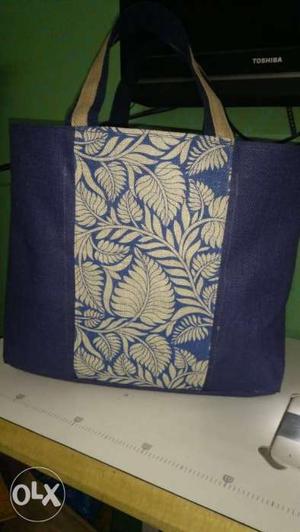 Vegetables jute bags and having six pockets to