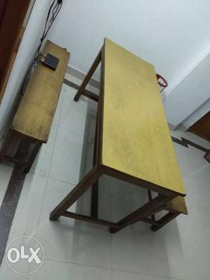 Wooden table. Burnished. Good Condition. Sunmica