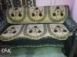5 seater new sofa in very good condition.only