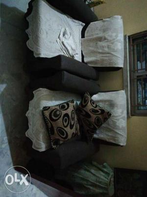 A 5 pcs sofa set in good condition.