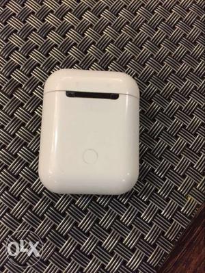 Airpods new just a week old its of air-i9 s brand