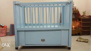 Baby cot, 4 month old with big drawer.