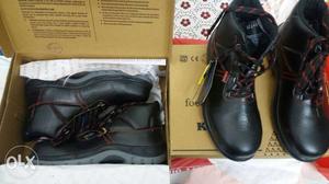 Brand New karam safety shoes size 8 or 42.