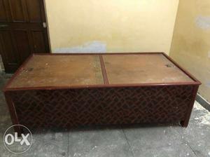 Brown Wooden Diwan 6x3ft In excellent condition