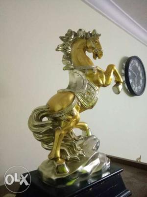 Golden Vasthu horse decorative