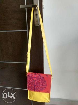 India circus sling bag in good condition