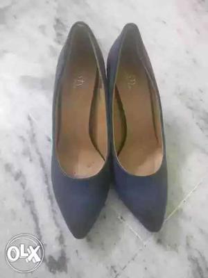 Pair Of navy Heeled Shoes