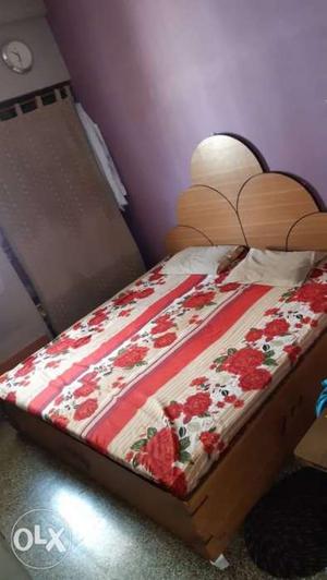 Queen size bed 6×6 with matteress urgent sale