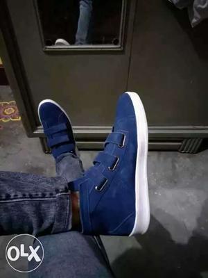 Selling roadster navy blue shoe in 6 size