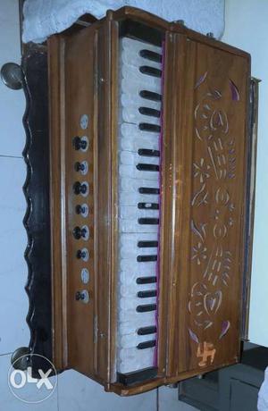 This is a 4 year old harmonium. It is in working