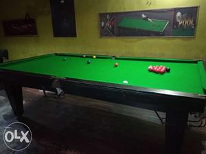 5/10 size table.. medium snooker board with ball