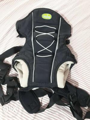 Babyhug baby carrier in very good condition