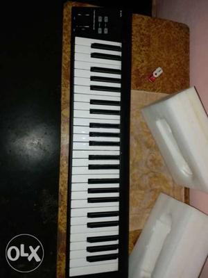 Icon ikeyboard midi 49 keys Brand new not used once...