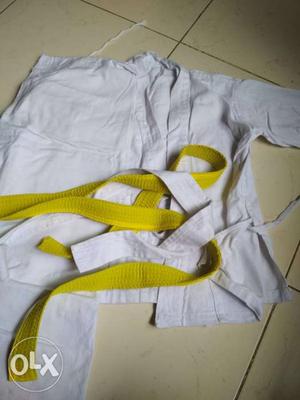 Karate dress for 5-8 yrs old for sale. it has