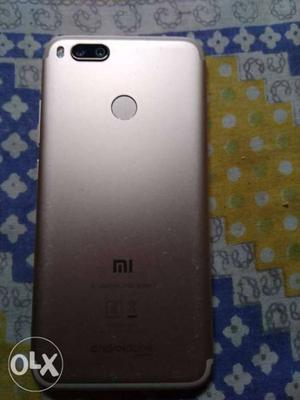 Mi A1 in very Good Condition All accessories.