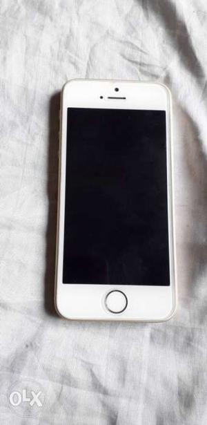 New Condition Iphone Se With 32gb Rom Only 2