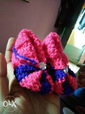 New born baby to 2 years baby booties. jo colour