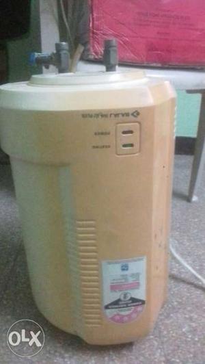Bajaj bathroom water heater pakka working good conditions