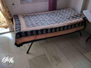 Iron bed mattress pillow cupboard