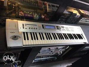 KORG TRITON LE with perfect condition.