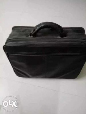 ARGUS (UK)multipurpose leather bag with laptop