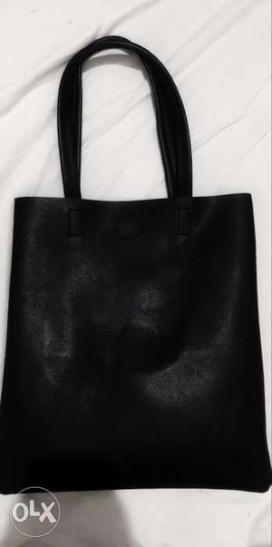 Brand new handbag, leather mint condition