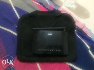 D-link wifi router and croma 13" laptop pouch