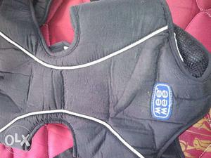 Mee mee baby carrier.1_2 time used.looks like new.