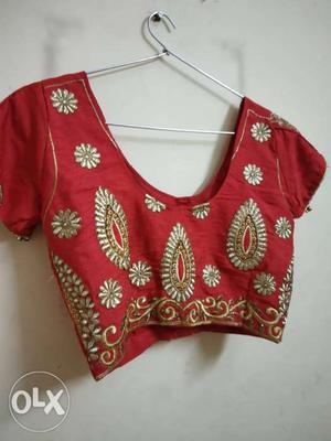 Red And White Floral Scoop-neck Shirt